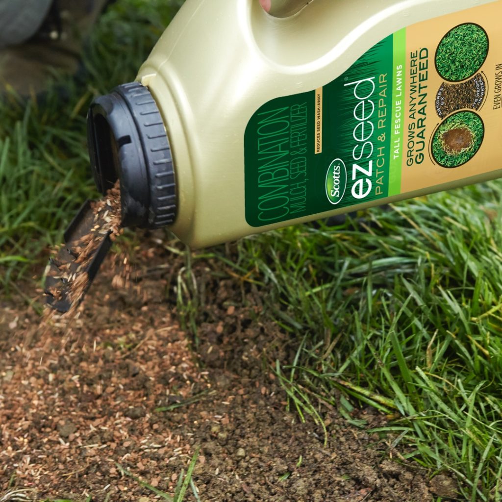 example image that shows Scotts EZ seed being applied to a bare patch of a lawn